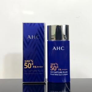 💹15✍️专柜版本
AHC小蓝防瓶晒霜50ml🔜B04BB2G编码！最新日期❗️配中文标防伪版❗️ AHC防晒霜不管大是人还是小孩，都以可放心使用，成中分含有积雪草，🌴山茶花，马齿苋，绿茶等种多植物萃取物，💘明星成分透质明酸，深入肌肤，快速定位受损细胞，修复光损伤，改善老痕化迹，一款真正义意上的养护结合防晒霜💢