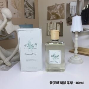 💹50✍️专柜版本
普罗旺斯鼠尾草
RALPH LAUREN/拉夫劳伦地球香水系列淡香氛100ml
前调：香柠檬
中调：鼠尾草
后调：波旁天竺葵

散发悠然南法风情的芳香木质调。
地中海开阔干爽的海风拂过海岸，
带来一缕清新舒适的香气：随鼠尾草心的草本气息，香柠檬与绿橘的花果香清新四溢，在暖阳下跃动。浓郁香根草和檀香木的木质芬芳点缀其中，绽放标志性普罗旺斯鼠尾草香的明亮悠扬，赴一场优雅慵懒的法式之旅。