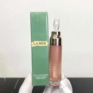 💹20✍️专柜版本
海蓝之谜丰唇蜜7ml
BA2编码！🆚细节 全铝管体非市场通货✔ LAMER海蓝之谜丰唇蜜这个新出的唇部精华颜值也太高了[色]涂抹方便，携带方便，涂在唇部嗖一下唇纹就开了，润！丝毫不黏腻～有淡淡薄荷的清香。买它！一定要买！ 👍平时涂口红比较多的美人们，强烈推荐海蓝之谜唇部修护精华，涂在嘴上冰冰凉凉，能修护唇纹，效果超赞‼