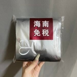 💹28✍️专柜版本
CPB肌肤之钥光透面膜10片装🔜实拍📷现货❗️不要错过这款【CPB光透白密集奢护面膜】!
采用的是上、下两片面膜设计
能针对于脸部不同肤质的困扰使用
智能分区,通过分区护理改变肤色不均的现象
更加贴合面部轮廓,集中M白,去除表面老旧角质
使用方法
1⃣️上半片面膜是透明质地的液体,贴合眼部和鼻子
2⃣️下半片是乳液质地,贴合面部和嘴部周围
面膜很服帖,使用湿润無粘腻感,可以把多余的精华涂抹到脖子,按摩一个星期护理一次就好~