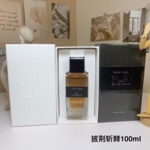 💹65✍️专柜版本
纪梵希高定香水100ml！味道：披荆斩棘，狂放旋律，华丽羽翼，清澈淋漓！