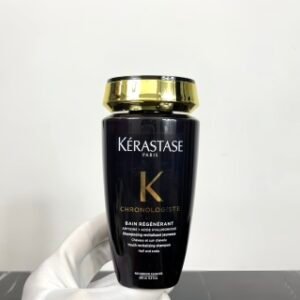 💹30✍️专柜版本
卡诗黑钻洗发水250ml🔜卡诗黑钻鱼子酱洗发水250ml。你一定要享受的爱马仕级别的沙龙洗发水❗️主打保湿润泽,适合干枯受损的发质,清洁头发的同时缓解毛躁和干枯,增强干发后头发的蓬松度。鱼子酱精华能深度滋养发丝,告别分叉。