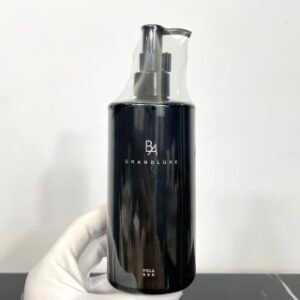 💹30✍️专柜版本
POLA黑BA沐浴露290ml🔜C7985编码！如果你喜欢pola黑ba、那一定要试试这个沐浴露
香味特别高级、很淡雅很持久的高级香、和廉价沐浴露刺鼻猛烈的香气完全不是一个style~一瓶290ml能用很久、每次用浴球的话一泵就够再加上它的抗氧化抗糖化抗衰老的成分在那。