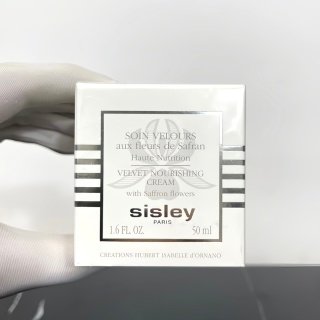 💹32✍️专柜版本
希思黎藏红花面霜50ml ,256879编码!Sisley/希思黎藏红花面霜!遵循时间生物学规律打造全天候护肤理念✔️日间防止肌肤脂质氧化,维持肌肤屏障。对抗自由基,增强肌肤自身抵抗力✔️夜间促进表皮修复再生,增强肌肤抵御日间外界侵袭的抵抗力🌟质地润而不腻,适合全天候使用的轻盈质地,适宜直接上妆。