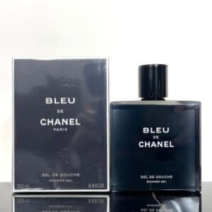 💹50✍️专柜版本
香奈儿蔚蓝男士沐浴露200ml！泡沫很丰富也比较保湿，主要是味道真的很高级很好闻啊!留香三四个小时的样子可以闻着入睡很满足了~