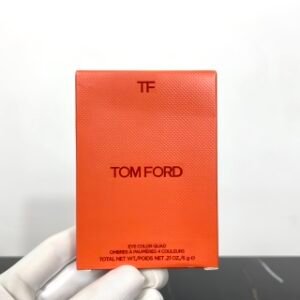 💹38✍️专柜版本
TF苦桃眼影盘04#🔜C12编码!全新TF限定苦桃眼影盘04来袭!|秋冬大秀金棕!✨高级氛围感美哭!新品橘色外壳高级有质感~TF四色眼影04 SUSPICION 大秀金棕盘,富贵金棕配色✨秋冬氛围感拉满!光泽感高级哭!富家千金滴颜色~四颗都是丝滑滴珠光色~但是不显肿!粉质多细腻不用多说吧!hin好晕染~采用特有滴意大利烘焙技术!干湿两用。
