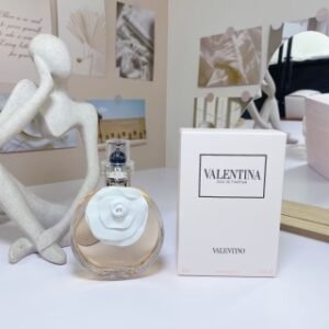 💹60✍️专柜版本，
Valentino Valentina 华伦天奴性感与感性女士香水80ml
香调：东方花香调
类型：EDP
包装：有包装
前调: 香柠檬植物块茎
中调: 茉莉橙花晚香玉草莓
后调:雪松琥珀香草