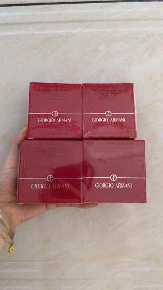 💹45✍🏻专柜版本
阿玛尼麂皮红色气垫!壳芯分开装。色号:2#,3#。