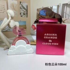 💹50✍️专柜版本
爱莉安娜格兰德 Ariana Grande Cloud Pink新品 粉色云朵香水100ml
ARIANA GRANDE CLOUD PINK
调香师：Clement Gavary
前调：粉红菠萝、火龙果、浓郁的浆果
中调：香草兰花、椰子水、胭脂麝香锦葵
基调：麝香、琥珀木、洋红苔藓、果仁糖