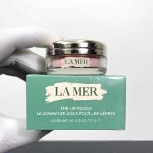 💹40✍️专柜版本
海蓝之谜唇部磨砂膏15g🔜🉑配中文标❗️海蓝之谜Lamer2022新品唇部磨砂膏15g👄质地肉粉色磨砂颗粒，虽然是磨砂，但是并不刺激😌还是它家专有的甜味，薄荷的清凉感，主要功能是去死皮👏👏打圈按摩嘴唇，然后颗粒化了，纸巾擦掉，一周3次即可👍