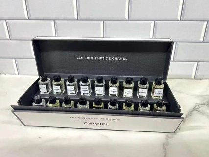 💹135✍🏻专柜版本
香奈儿珍藏香水小样18件套!4ml×18。