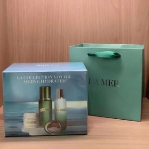💹60✍🏻明通版
细节全对版，味道对香，明通市场认可版本✔️海蓝之谜水润抵达小样四件套明通版！
最新打码A83
神奇面霜7ml（JF3）
精粹水30ml（D82）
润唇膏5g（K83）
精粹乳30ml（A33）