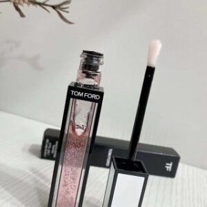 💹55✍️专柜版本
TF新款玫瑰纯露唇釉6ml