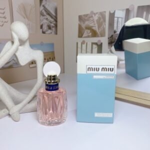 💹55✍️专柜版本
MiuMiu缪缪花香粉色少女女士香水白盖100ml

香调：花香调
前调：黑醋栗叶、香柠檬、柠檬、青柠
中调：铃兰、桃、梨、牡丹、玫瑰
后调：檀木、香草、白麝香