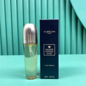 💹85✅ 专柜版，
娇兰御廷兰花精华油30ml！以油养肤！娇兰这款油真的是太好用了！yyds！特别适合需要抗衰的小姐姐混油熟龄肌肤！质地是油状，看起来油，但是上脸按摩一下瞬间吸收。早晚都可以使用，一次按压两泵就可以覆盖按摩全脸了。别看小小一瓶，使用用量也是很nice的，一瓶每天坚持使用也能用几个月。可以用做精华，也可以在彩妆加入进行滋润，也可以做面膜前的肌肤按摩油。