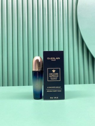 💹85✅ 专柜版,
娇兰御廷兰花卓能精华30ml!结合了新一代的微囊化技术和兰花长寿的力量。以珍贵兰花精粹唤醒HIF为肌肤焕能加速焕新🆕高天然成分配方带🈶️7000发提升能量,像在皮肤上的微型提拉笔一样工作。它具有明显的提拉和紧致效果,使皮肤紧贴舒适。日复一日,脸部看起来富有雕刻感,轮廓更加清晰💢