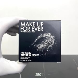 💹30✍️专柜版本
玫珂菲仿真肌三色散粉2.0#🔜2E01编码！玫珂菲MAKE UP FOR EVER「仿真肌」光圈蜜粉全新上市!首款*旋转出粉设计，融合三色拟造柔焦滤镜，◎旋转盒身即可精准出粉不飞
细致球形粉末反射光线，光感清透不假白假亮三色调节更能调节均匀肤色！玫珂菲浮生若梦仿真肌三色散粉。