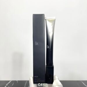 💹28✍️专柜版本,
新版 POLA黑ba眼霜26g🔜。新包装❗️渐变管身,对版3D防伪✔质地浓厚,但是延展性又特别好,很容易抹开,涂抹于眼周,你会发现犹如一层保护膜一样,瞬间抚平你的细纹💥独创抗糖成分,分别从真皮层和表皮层去除糖化物,改善长期难去除的眼周暗沉!还能有效改善眼周皱纹、细纹、上眼皮松弛、眼袋、黑眼圈等问题…连续3年cosme大赏上榜,质地轻盈不腻、非常滋润!保湿力强大到一整天都不会干!然而还不会起脂肪粒!重要的是细纹明显变浅了。