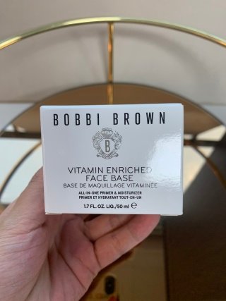 💹45✍️明通版本
细节全对版,味道对香,明通市场认可版本✔️芭比布朗橘子面霜明通版50ml!人手一瓶封神了的面霜,一瓶兼顾了保湿+隔离+打底的面霜 ,后面再上妆更滋润服帖 真的太适合大干皮的秋冬了~用它当作面霜或者妆前霜都很nice,冰淇淋质地,抹上秒吸收,彻底告别起皮卡粉,而且橘子味真的很好闻!