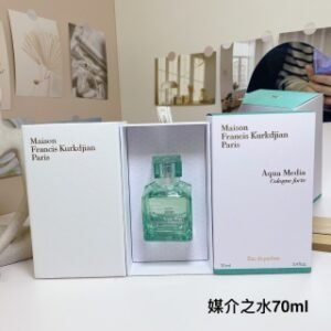 💹50✍️专柜版本
吉安媒介之水香水70ml
清新草本
前调：马鞭草、意大利佛手柑
中调:茴香、Hedione
后调:抹茶、木质、麝香