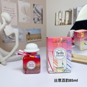 💹55✍️专柜版本
爱马仕 2023年新品丝意荔韵香水Tutti Twilly 浓香edp 85ml
前调：荔枝
中调：生姜花
基调：麝香