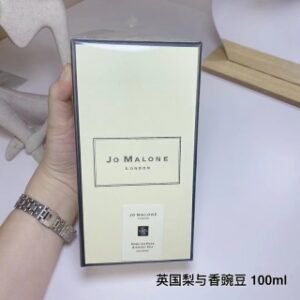 💹55✍️专柜版本
祖玛珑/祖马龙2023年新款 英国梨与香豌豆100ml English Pear & Sweet Pea
主要香调
甜豌豆梨花香元素麝香