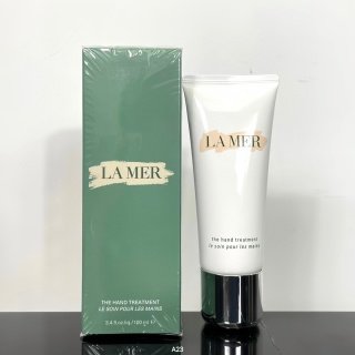 💹35✍️专柜版本
海蓝之谜护手霜100ml!特效补水滋润美白润手霜~许多年前,LA MER公司做了一个测试,在医院找了一百名护士,蒙住眼睛,给他们不同价位的手霜,他们他们触摸试用,从超市开架到专柜顶级的手霜,这一百名护士不约而同都选了LAMER手霜为最好👍当年还上过环球时报哟,可见这手霜的卓越。味道不算香但是慢自然的,没有香精。尤其好吸收,稍微涂抹下,不用特别按摩,就会一下吸收干净了。马上拿透明的玻璃杯都不会留下印子💢