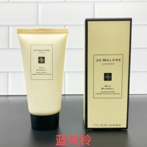 💹16✍️专柜版本,
祖马龙呵宠护手霜50ml,6️⃣味现货🔜蓝风铃,英国梨,青柠,海盐,牡丹,黑莓,配中文标 打24 件192