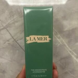 💹130✍️明通贵版
海蓝之谜浓缩精华50ml 独家质量 可过小红书真假对比图 顶真质量 明通直供 认质量的来,可佩海免最新三标,需要下单备注,认准批号T64.