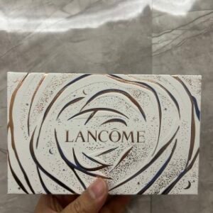 💹78✍️明通版本
新品兰蔻圣诞新年限定卢浮宫口红两件套装礼盒配礼袋,色号105-196-200-274 随意搭配 需要什么色号下单备注!