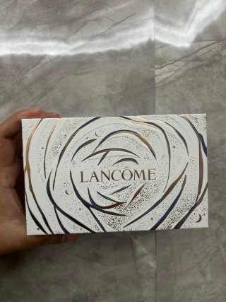 💹105✍️明通版本
新品兰蔻圣诞新年限定卢浮宫口红三件套装礼盒配礼袋,色号105-196-200-274 随意搭配 需要什么色号下单备注!