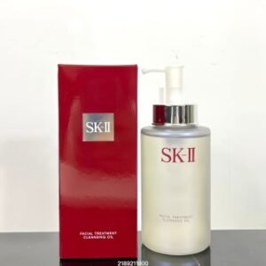 💹35✍️专柜版本
SK卸妆油250ml🔜！配中文标❗️高质量、平价出售✔在植村秀、Fancl、DHC等卸妆油未出现之前，这个SK-II卸妆油一直是卸妆产品中的皇牌👑地位是无可取代的，直至今天，仍然是没有动摇❗️你用过没有？sk2卸妆油可以深层溶解带走毛孔中看得见的污垢（灰尘、彩妆、油脂），并有效清除肉眼看不见的葬污（喀紫质、环境污染、重金属等）进而减少留在皮肤上的细菌，明显改善肌肤暗沉无光泽的问题，让毛孔回复纯淨无污染的状态💢