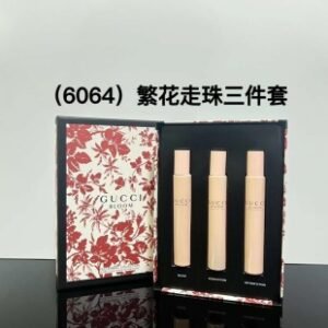 💹45✍️专柜版本
古驰粉色繁花走珠香水小样7.4ml三件套！7.4ml×3配礼袋！
