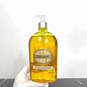 💹52✍️专柜版本
欧舒丹杏仁甜扁桃沐浴露500ml🔜2016362编码！欧舒丹甜扁桃杏仁沐浴油500ml。常年回购!集清洁、滋润、紧致于一体的沐浴油，遇水马上乳化，冲洗完皮肤光滑保湿，一点油腻感都没有，夏天小仙女可以用来卸除身上的防晒。#香氛沐浴露#沐浴露推荐#身体护理。