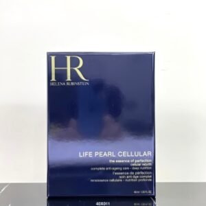 💹75✍️专柜版本,
HR赫莲娜黑珍珠精华40ml🔜40X011编码!HR黑珍珠尊容臻养精华液,HR家一款修护抗老精华,主要功能是修护提拉紧致,成分萃取大溪地黑珍珠,同时添加甜栗、酵母提取物和黑麦种子提取物。肤感很好,容易吸收,不油,但皮肤感觉很滋养。产品介绍说使用四周后皱纹色斑可淡化,由于刚刚使用两周,紧致效果可以感受到,淡纹及色斑效果不太明显,使用一段时间再感受一下吧。