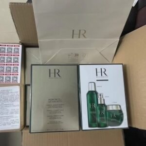 💹260✍️明通版本
最新版赫莲娜绿宝瓶三件套(带泵头款)
全对版质量，配三标，配手提袋
件12套，现货供应[微笑]