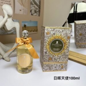 💹65✍️专柜版本
潘海利根日晖天使/太阳100ml
Penhaligon's Solaris,2023
品牌:潘海利根
属性:中性香
香调:花香东方调
前调:橙花油柠檬黑加仑
中调:依兰茉莉提亚蕾花
后调:雪松檀香木香草