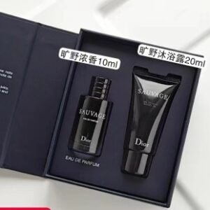 💹30✍️专柜版本
迪奥旷野男士香氛两件套，套装内含：edp浓香水10ml+沐浴露20ml，配礼袋+中文标 打12 件48