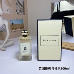 💹45✍️英国橡树与榛果
💹55✍️英国梨与香豌豆！
专柜版本，祖马龙香水23款100ml！味道：英国橡树与榛果，英国梨与香豌豆！