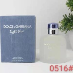 💹50✍️专柜版本
Dolce Gabbana Light Blue杜嘉班纳浅蓝男士香水 125ml
香调:水生木质调
前调:橘子葡萄柚
中调:海水杜松
后调:琥珀木麝香