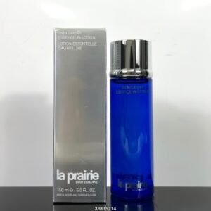 💹25✍️专柜版本
莱珀妮/莱伯妮鱼子精华爽肤水150ml🔜33835214编码!La Prairie莱珀妮 鱼子精华水150ml护肤水中的极品👑莱伯妮la prairie蓝鱼子精华水~渗透力真的超级厉害,吸收很快!高效补水,高效修复说的就是它👏🏻👏🏻“别人家都是百分之90的水配一点精华,而莱珀妮是百分之90的精华配其它”就冲这么牛逼的一句话👍没有理由不买💢
