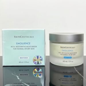 💹45✍️专柜版本
杜克修丽可丰润霜60ml🔜JCUN3W编码!修丽可丰润保湿面霜60ml✔修丽可一直都是很好感的牌子,它家的招牌精华都很好用,所以敏感肌的我也尝试了面霜,这款面霜价格很亲民,味道淡淡的香味,保湿效果也很不错,尤其适合有暖气的北方室内,第二天起来脸也不会油腻腻的,后续上妆不卡粉,还是很值得回购💢