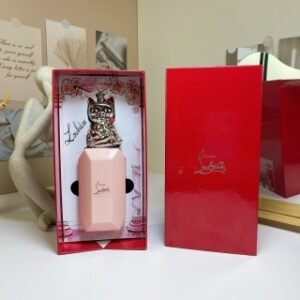 💹100✍️专柜版本
CL萝卜丁香水 粉色幸运之喵限量版 90ml