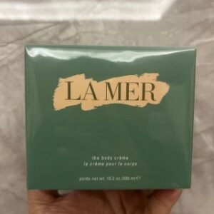 💹120✍️明通版本
海蓝之谜身体乳霜300毫升,对版对味,可过小红书真假对比图,揭开内盖时有明显的粘贴感,膏体乳白色,可佩海免三标,