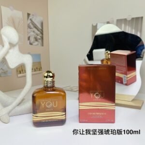 💹50✍️专柜版本
阿玛尼你让我坚强琥珀版100ml
Giorgio Armani Emporio Armani Stronger With You Amber,2023
品牌：阿玛尼
属性：中性香
香调：馥奇东方调
气味：琥珀香草薰衣草