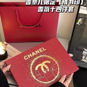 💹125✍️专柜版本，情人节限定‼️香奈儿限定 【情书印】香氛十四件套7.5mlX14只装Q版小样。
             所闻所见 皆是情书
        以香奈儿香水写一份情书