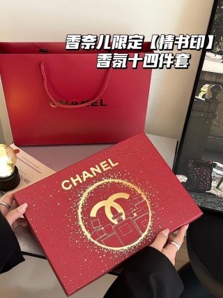 💹125✍️专柜版本,情人节限定‼️香奈儿限定 【情书印】香氛十四件套7.5mlX14只装Q版小样。
所闻所见 皆是情书
以香奈儿香水写一份情书