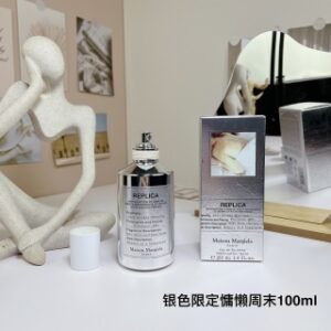 💹50✍️专柜版本
马丁马吉拉香水20204限量款100ml！味道：银瓶慵懒周末，金瓶温暖壁炉。