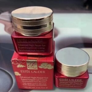💹60✍️明通版本
雅诗兰黛抗蓝光眼霜龙年限量款15ml，配中文标，直充正品，批次A93，日期2026.09.23，件96粒