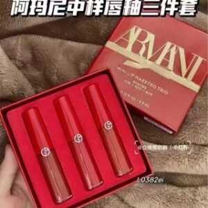 💹35✍️专柜版本,
阿玛尼红管唇釉中样三件套,3.5ml×3,配中文标+礼袋+卡片,打码62Y300,少量现货